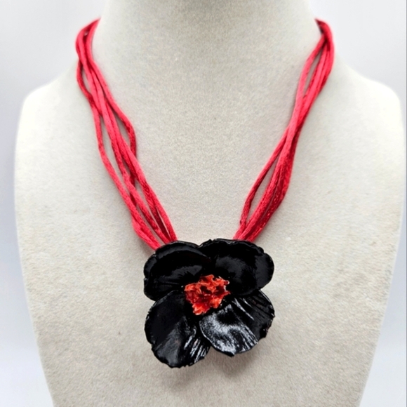 NEW VINTAGE Lisner 3D Poppy Flower Pendant Silk Cord Choker Necklace - Picture 1 of 7
